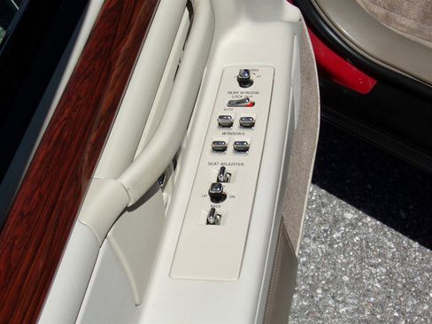 Used 1996 Cadillac De Ville Sedan FWD image 56