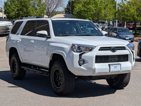 Used 2022 Toyota 4Runner SR5 Premium w/ Moonroof Package AWD/4WD image 8