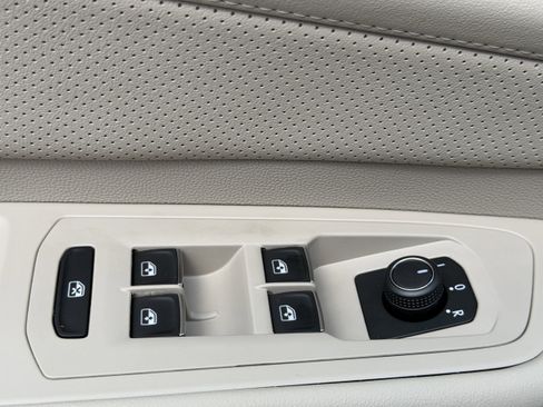 New 2026 Volkswagen Atlas SE FWD image 14