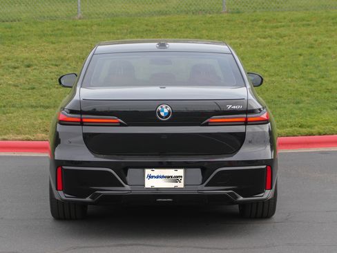 Used 2023 BMW 740i w/ Parking Assistance Package RWD image 8