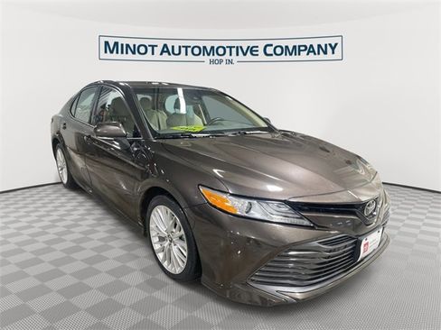Used 2018 Toyota Camry XLE image 1