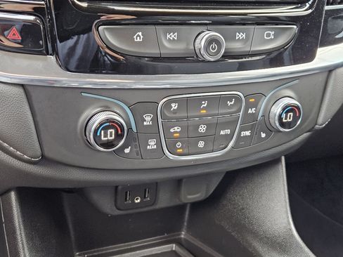 Certified 2023 Chevrolet Traverse LT FWD image 22