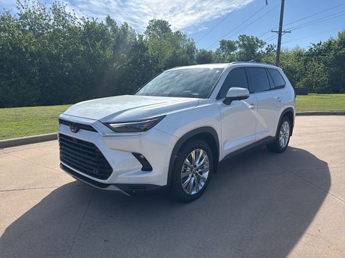 Used 2024 Toyota Grand Highlander Platinum AWD/4WD image 1