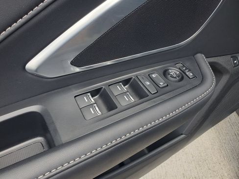 Used 2025 Acura RDX SH-AWD image 21