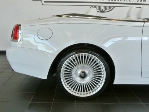 Used 2019 Rolls-Royce Dawn image 9