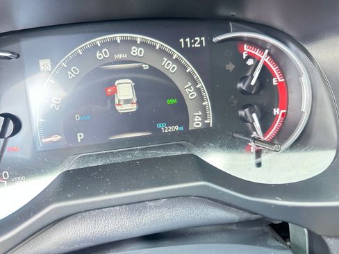 Used 2025 Toyota RAV4 XLE image 40