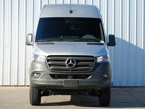Used 2023 Mercedes-Benz Sprinter 2500 image 7