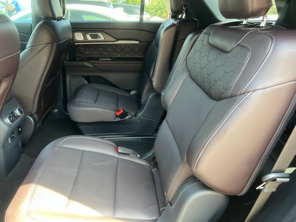Used 2025 Ford Explorer Platinum w/ Ultimate Package AWD/4WD image 12