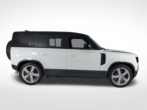 Used 2024 Land Rover Defender 110 SE AWD/4WD image 3