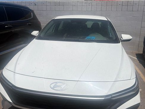 Used 2024 Hyundai Elantra SEL FWD image 2
