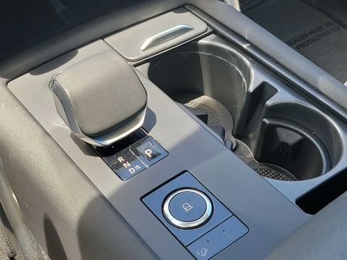 Used 2025 Land Rover Discovery S AWD/4WD image 30