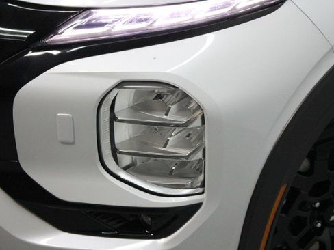 New 2026 Mitsubishi Outlander Trail Edition image 2