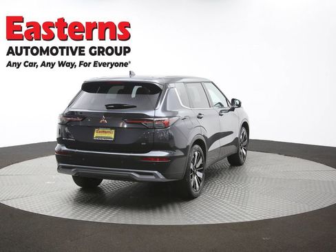 Used 2025 Mitsubishi Outlander SE FWD image 40