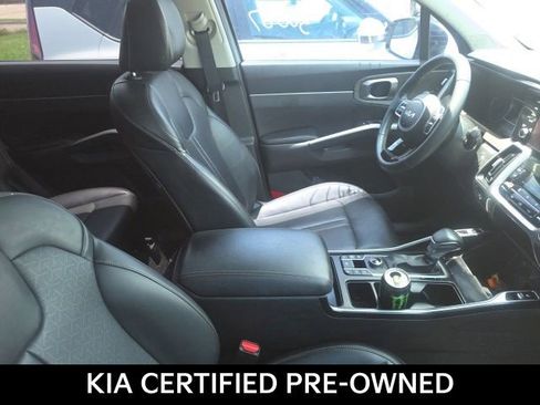 Certified 2022 Kia Sorento S w/ Panoramic Sunroof Package AWD/4WD image 7