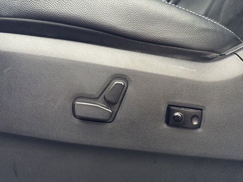 Used 2017 Dodge Grand Caravan SXT w/ Driver Convenience Group image 11