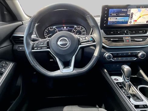 Used 2024 Nissan Altima 2.5 SV w/ SV Premium Package FWD image 6