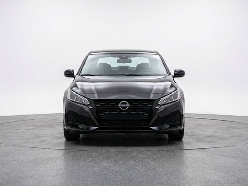 Used 2025 Nissan Altima 2.5 SV image 2