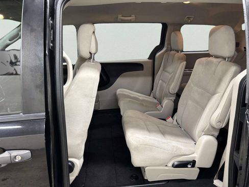 Used 2016 Dodge Grand Caravan American Value Package FWD image 15