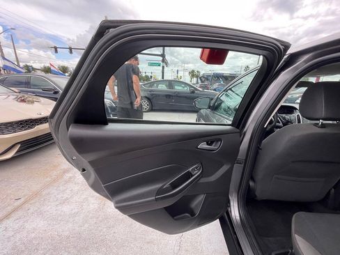 Used 2014 Ford Focus SE FWD image 11