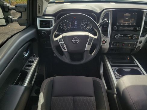 Used 2024 Nissan Titan SV w/ SV Convenience Package image 23