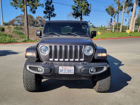Used 2019 Jeep Wrangler Unlimited Sahara AWD/4WD image 3