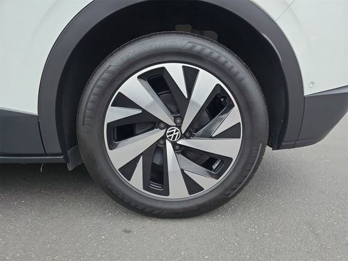 Certified 2023 Volkswagen ID.4 2WD image 32