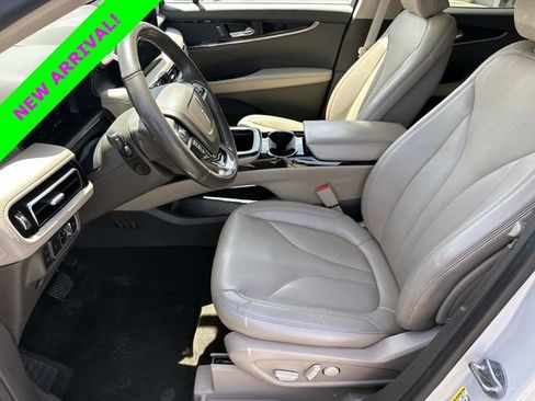 Used 2022 Lincoln Nautilus FWD w/ Premium Package image 11