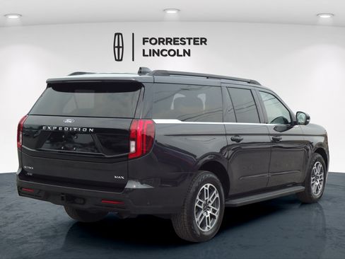 Used 2025 Ford Expedition Max Active AWD/4WD image 3