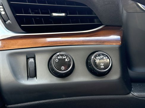 Used 2019 Cadillac Escalade ESV Luxury image 23