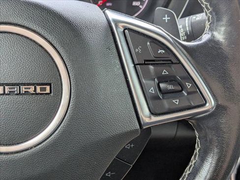 Used 2018 Chevrolet Camaro LT RWD image 5