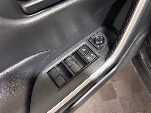 Used 2020 Toyota RAV4 LE AWD/4WD image 30