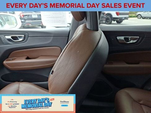 Used 2018 Volvo XC60 T6 Momentum w/ Advanced Package AWD/4WD image 17