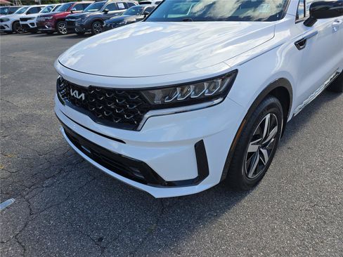 Used 2022 Kia Sorento EX w/ Panoramic Sunroof Package FWD image 9