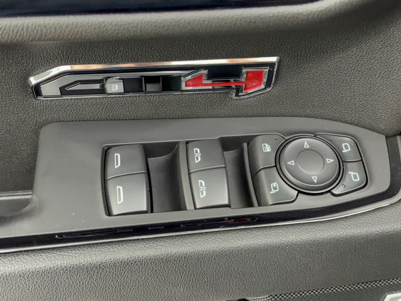 Used 2025 GMC Sierra 1500 AT4 w/ AT4 Premium Package AWD/4WD image 15