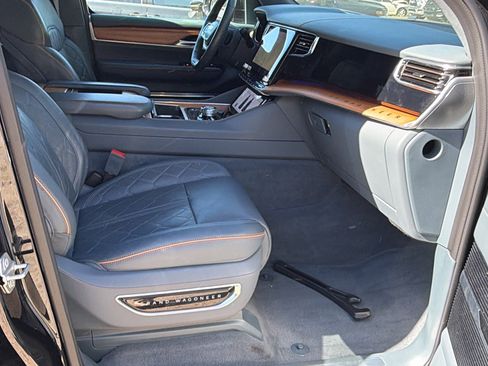 Used 2024 Jeep Grand Wagoneer Series III w/ Rear Seat Video Group 1 AWD/4WD image 20
