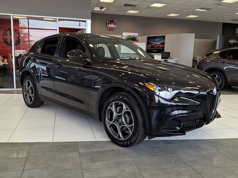 New 2025 Alfa Romeo Stelvio Sprint image 3