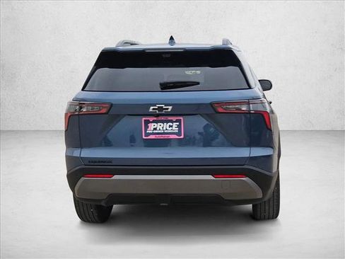 Used 2025 Chevrolet Equinox LT w/ Convenience Package II FWD image 6
