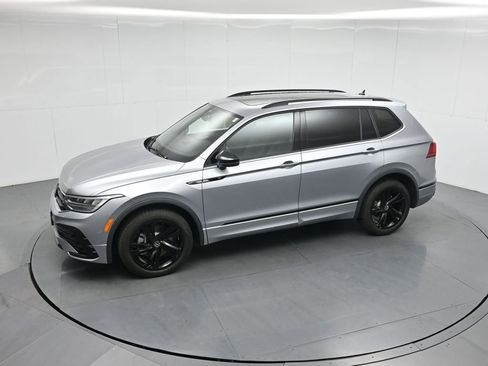 Used 2024 Volkswagen Tiguan SE R-Line image 45
