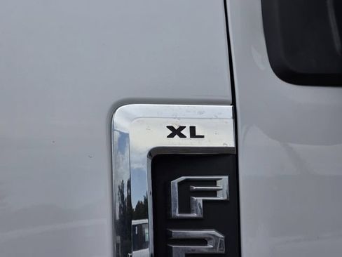 Used 2022 Ford F250 XL w/ Power Equipment Group AWD/4WD image 32