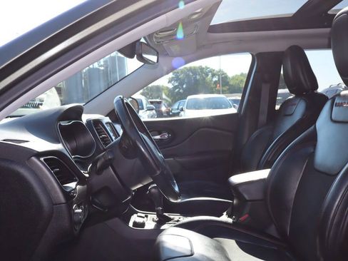 Used 2020 Jeep Cherokee Trailhawk w/ Comfort/Convenience Group AWD/4WD image 5