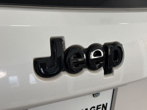 Used 2021 Jeep Grand Cherokee Summit AWD/4WD image 36