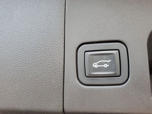 Used 2018 Cadillac XT5 Luxury w/ Driver Awareness Package image 25