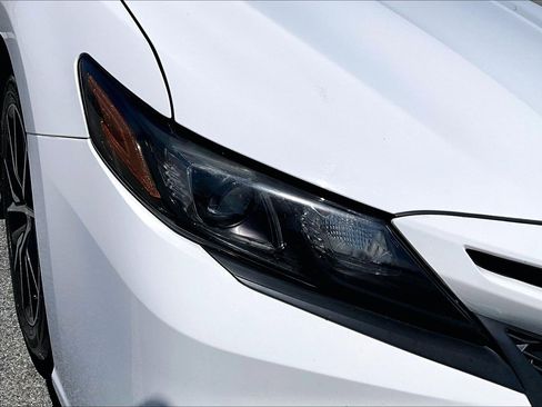 Used 2022 Toyota Camry SE FWD image 31