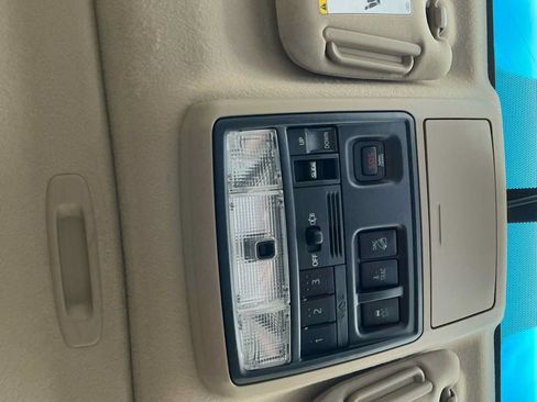 Used 2014 Toyota 4Runner Limited AWD/4WD image 18