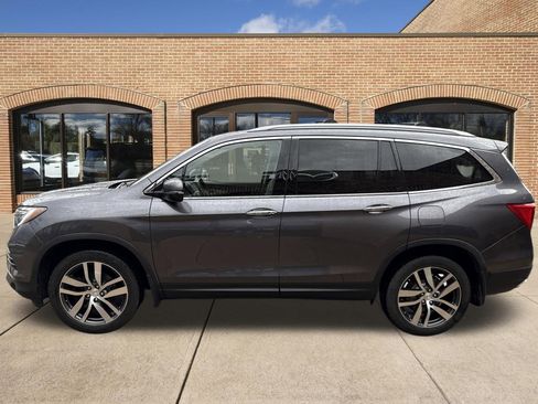 Used 2017 Honda Pilot Touring image 13