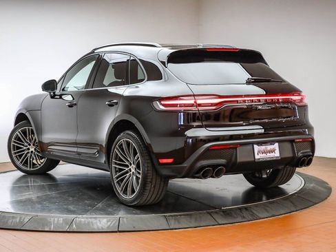 Certified 2025 Porsche Macan image 3