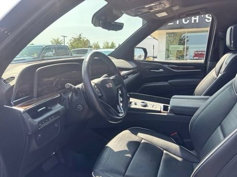 Used 2023 Cadillac Escalade Premium Luxury AWD/4WD image 10