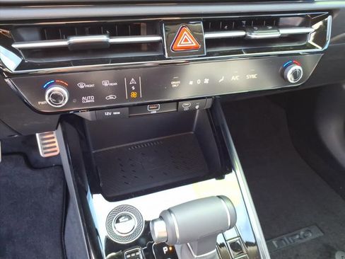 New 2025 Kia Niro EX Touring image 23