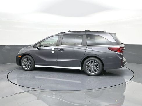 New 2026 Honda Odyssey Touring image 5