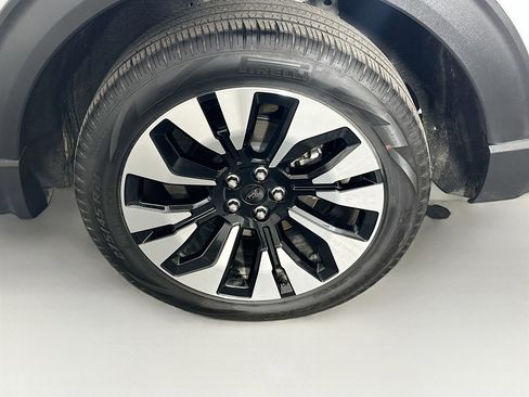 Used 2025 Ford Explorer Platinum w/ LUX Leather Package image 11